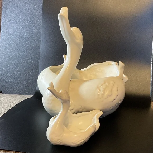 Elegant Hull White Swan Ceramic Sculpture Set - Picture 5 of 6